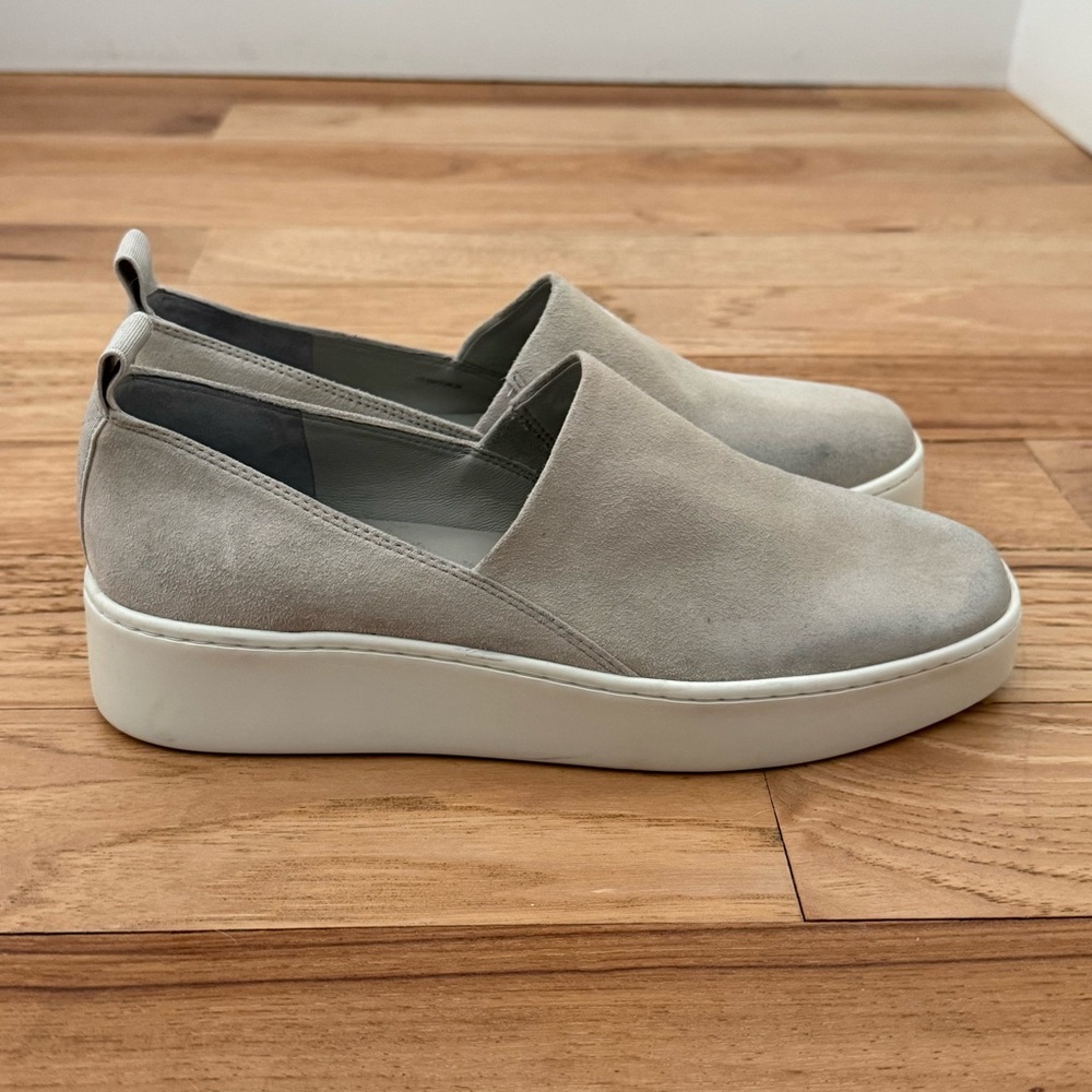 ✨New✨ Vince Saxon Women’s Light Gray Suede Slip On Sneakers sz US 6 EU 36